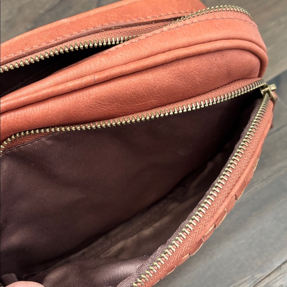 BORN Millport Woven Genuine Leather Crossbody/Belt Bag,2 zip top,inside zip - Picture 9 of 14